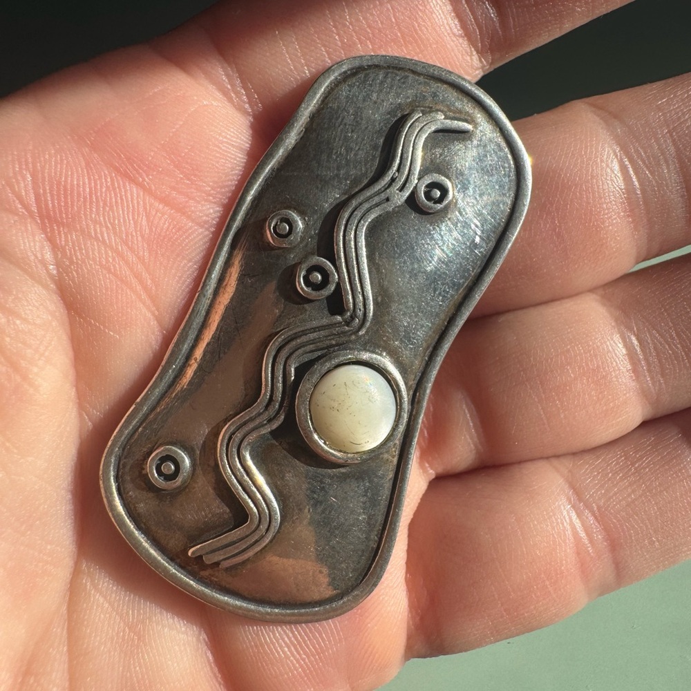 925 Sterling Silver Brooch with Mother of Pearl 20.7g - Picture 3 of 15